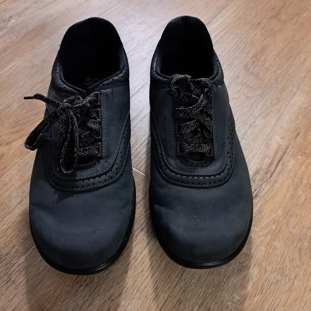SAS suede leather